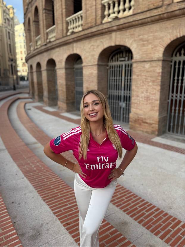 FOTO Pradjed joj je nogometna legenda. I ona ima masu fanova