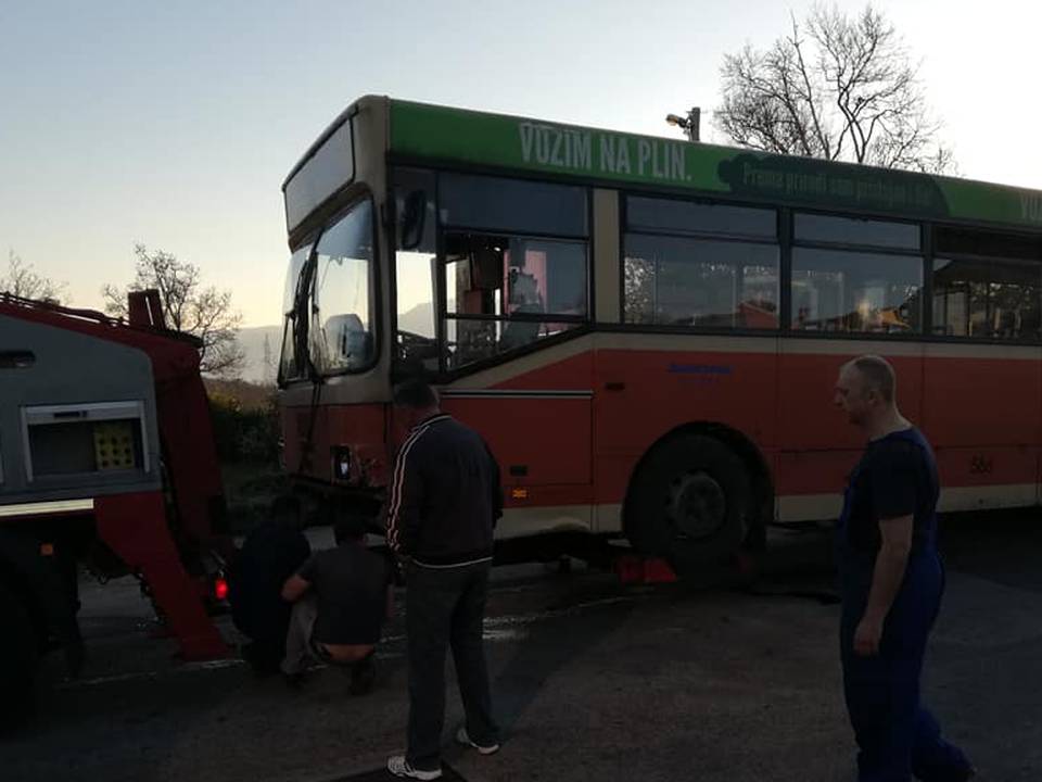 Nesreća autobusa kod Rijeke: Zabio se u zid, očevid u tijeku