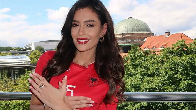 FOTO Prelijepa Albanka slavi veliku pobjedu i provocira Srbe