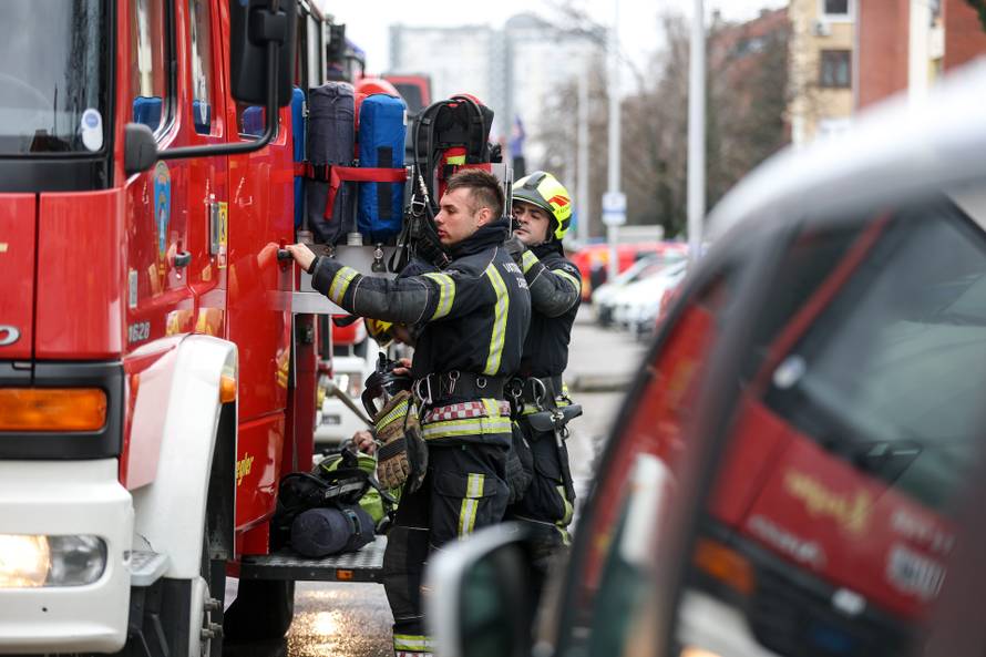 Zagreb: Požar u Ulici Hrvoja Macanovića, tri osobe ozlijeđene