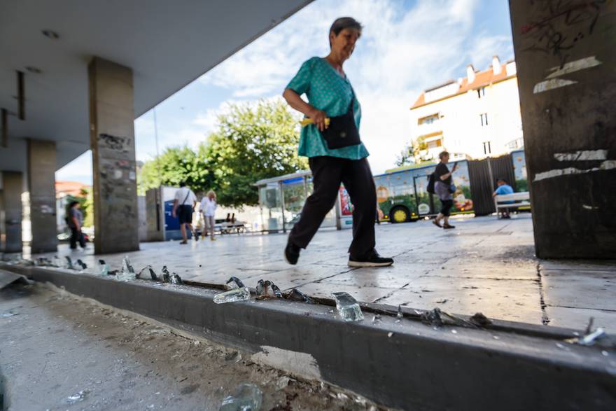 Split: Nakon pada stakla koje je ozlijedilo 22 osobe ostale su samo krhotine