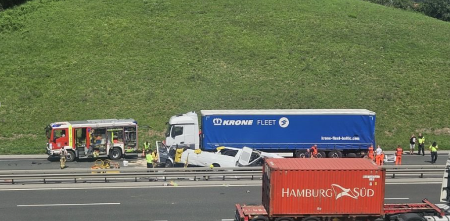 Strašna tragedija u Sloveniji: Pet mrtvih u teškoj nesreći na autocesti prema Ljubljani!
