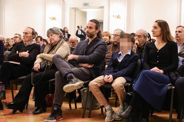 Zagreb: Promocija knjige Žene koje mašu rukama Jadranke Kosor