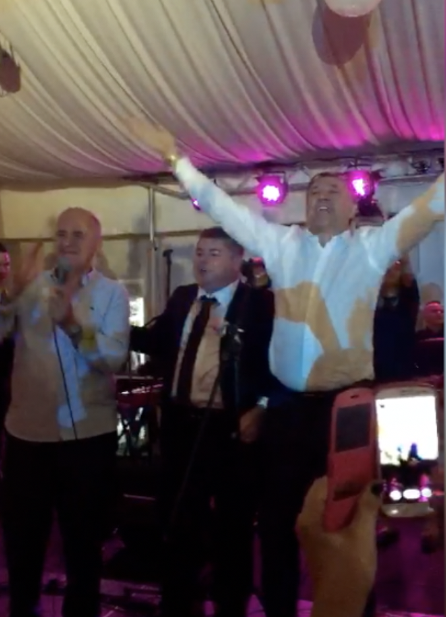 Ukrao je show i na Bujančevoj svadbi: Bacio štake i zapjevao