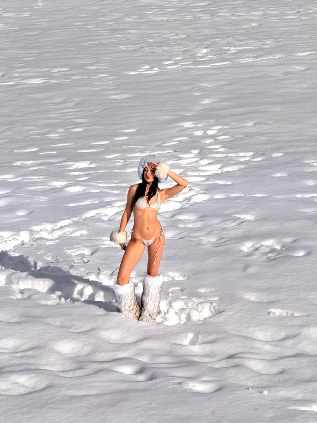 FOTO Ova Ukrajinka je kraljica seksepila: Odjeću slabo nosi zimi, a pogotovo ljeti...