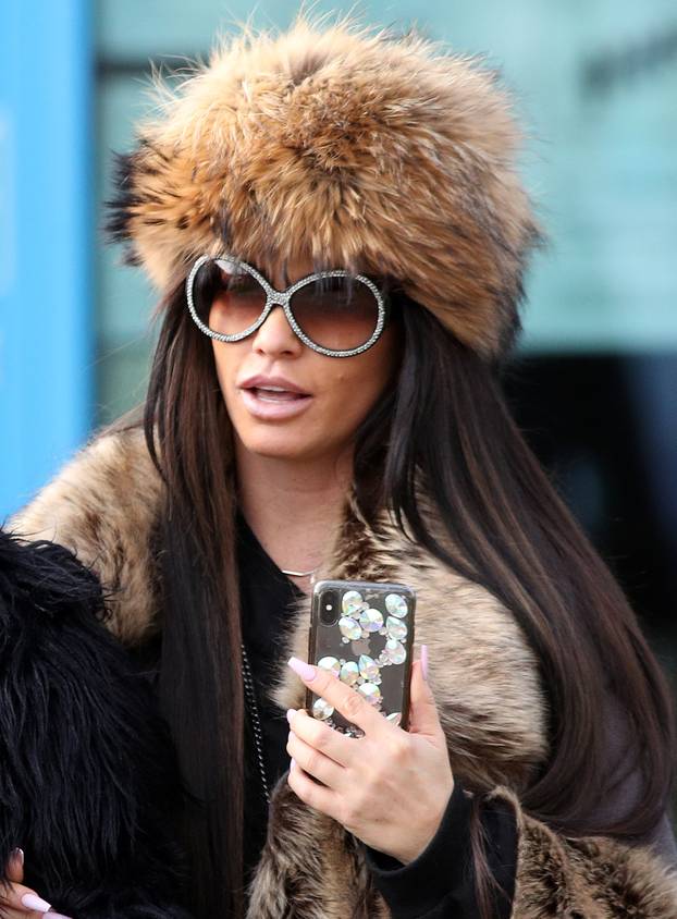 Katie Price dolazi na su?enje za nepropisnu vožnju