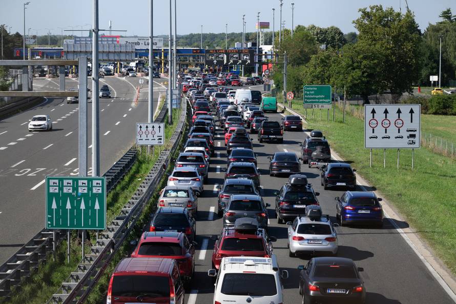 Zagreb: Pojačan promet u smjeru prema moru ispred NP Lučko