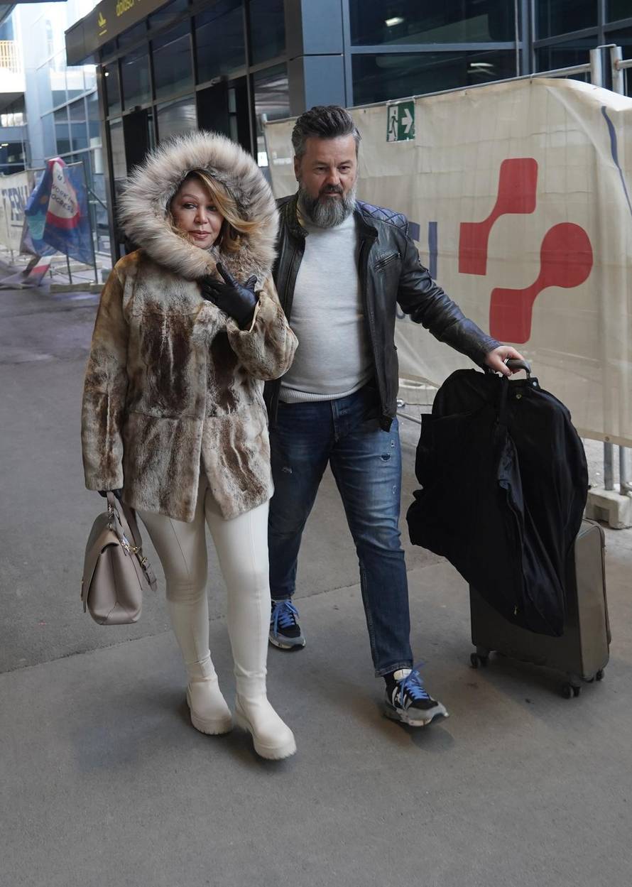 Uvijek elegantna i dotjerana Neda Ukraden plijenila pažnju i na beogradskom aerodromu