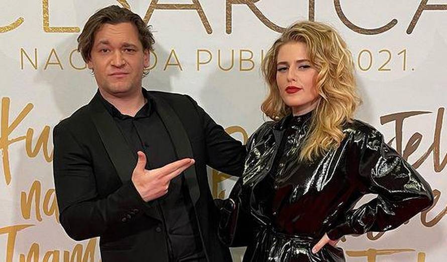 Vjeko i Lovro zapjevali šansonu, a Barbara otkrila: Eni će uskoro roditi. Požurite s komentarima!