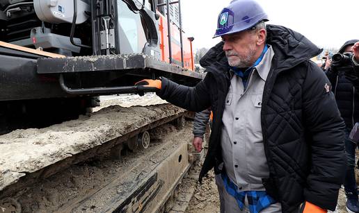 Kod Bandića je sve opsjena. I oprost dugova i vožnja bagera