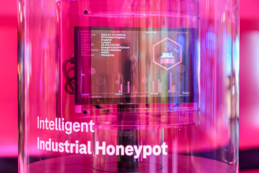 DT na MWC-u predstavio leteće bazne stanice i AI telefon,  preko satelita na Pixel poslali  SMS