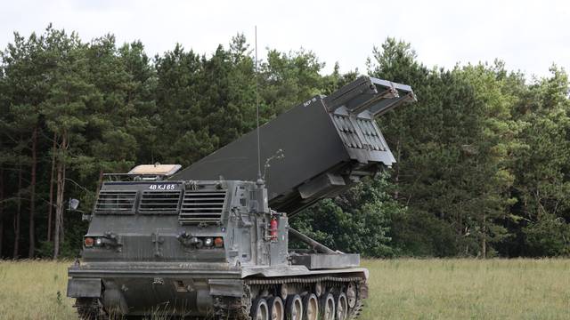 Ukrainian forces train on Salisbury Plain