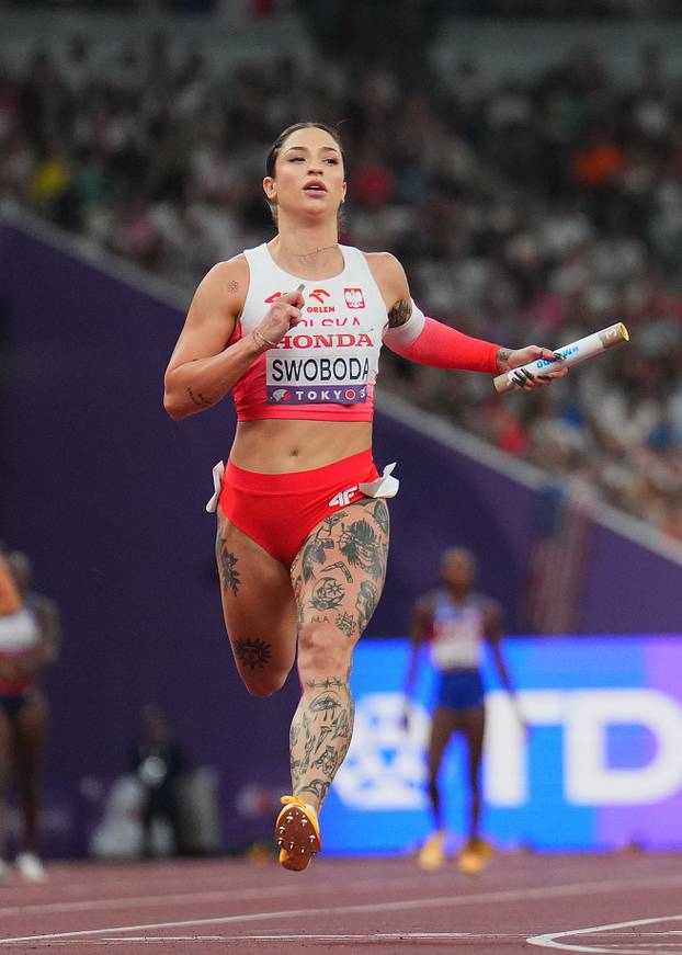 Women's 4 x 100m Relay Round 1
