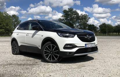 Opel Grandland X Hybrid 4 može trošiti manje od 3 litre, a juriti poput sportskog auta