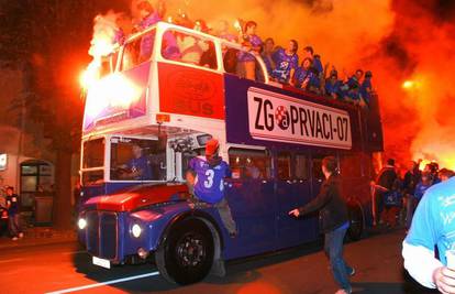 Dinamo 11. put! Vožnja na autobusu i pjesma navijača