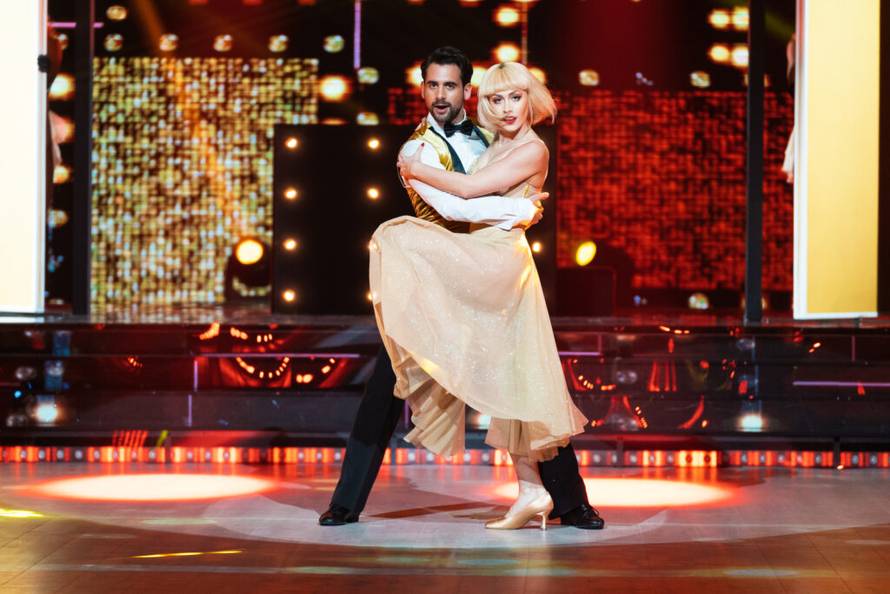 Albina i Mario dobili najmanje glasova od publike, ali žiri ih je spasio zbog 'dodanog ulja'...