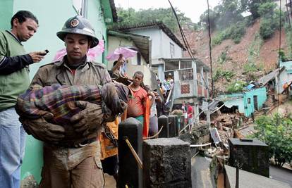 Brazil: Najmanje 89 mrtvih u odronima tla i poplavama
