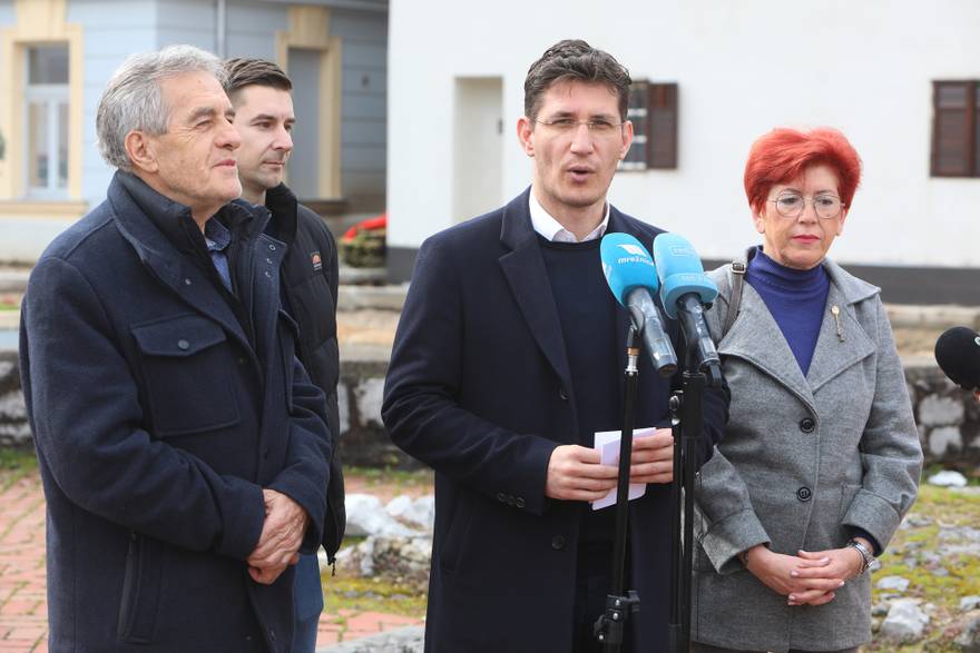 Karlovac: Konferencija za medije saborskog zastupnika Zvonimira Troskota