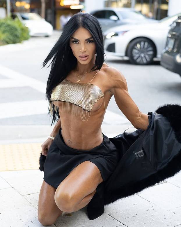 FOTO Želi imati najtanji struk na svijetu: Nosim korzet do 23 sata dnevno i želim srušiti rekord