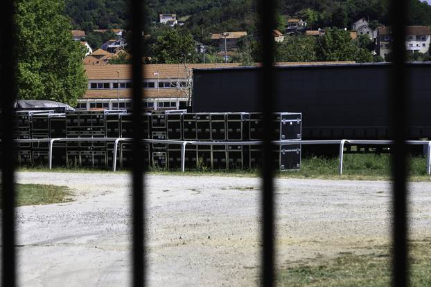 Počelo postavljanje opreme za koncert Marka Perkovića Thopmsona u Sinju
