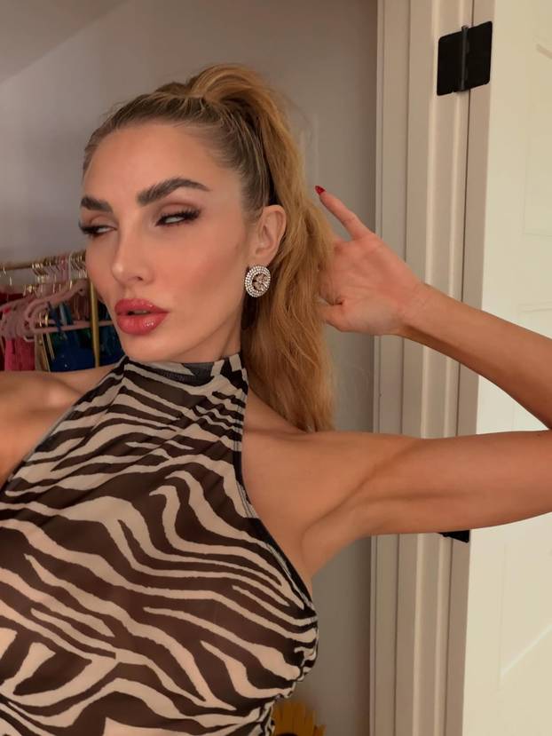 FOTO Možda ste ju sreli... Bujna influencerica posjetila Jadran: 'Ja sam u Hrvatskoj, a vi niste'