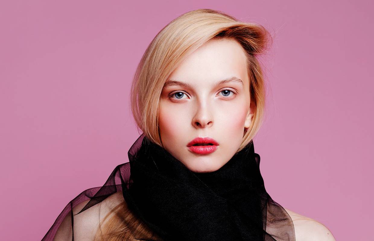 Make-up za 2020.: 'Staklena' koža, putujući tuš i visoki sjaj