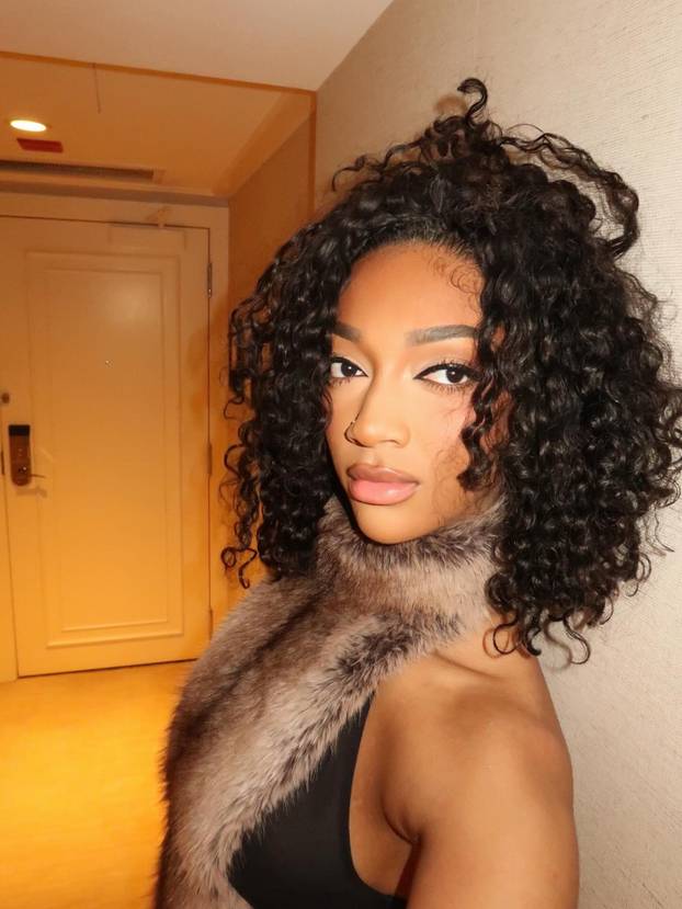 FOTO Dominira u sportu, bori se za prava žena i nosi revije. Ona je definicija košarkaškog anđela