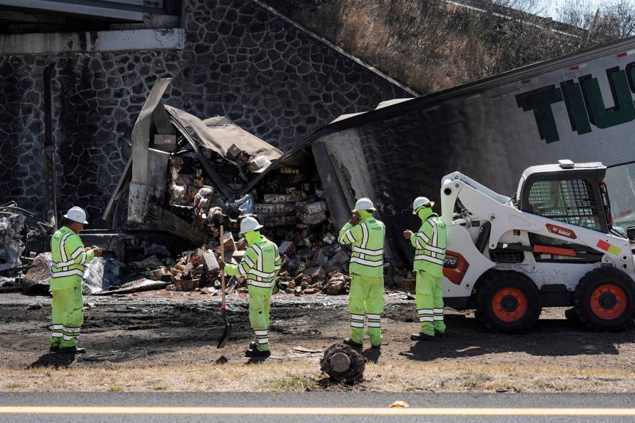 Aftermath of violence following military operation that killed Jalisco cartel boss Nemesio Oseguera, "El Mencho," in Ecuandureo