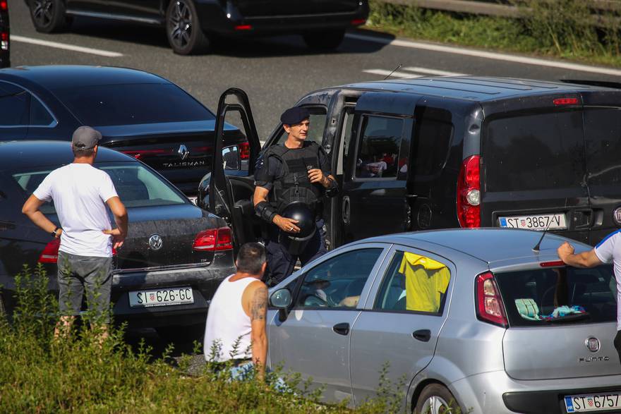 Zagreb: Policija u Lučkom dočekuje Torcidu