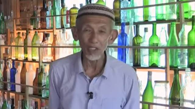 Malezijac (74) s plaže pokupio 9000 boca koje izlaže za turiste