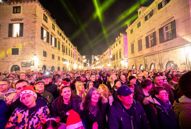 Dubrovnik: Zucherro na dočeku nove 2025. godine na Stradunu