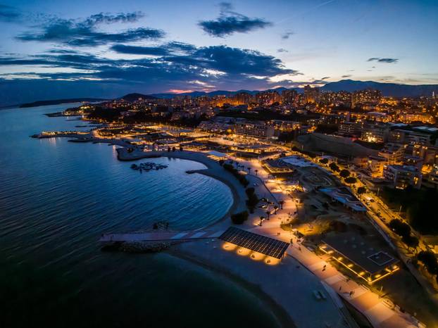 Noćne fotografije novouređenog Žnjanskog platoa