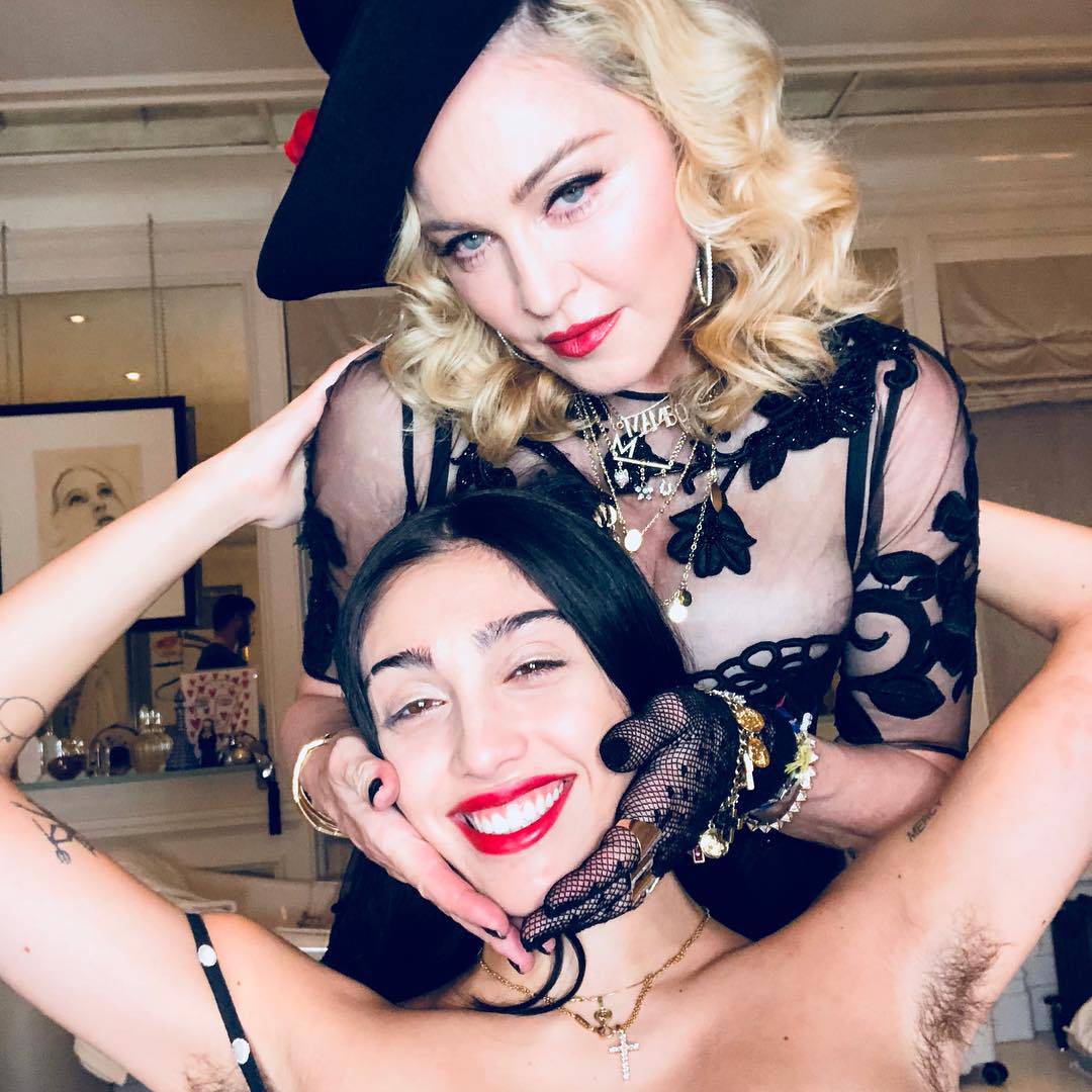 Madonnina kći dlakava došla na Met Galu: 'Britvica ne postoji'