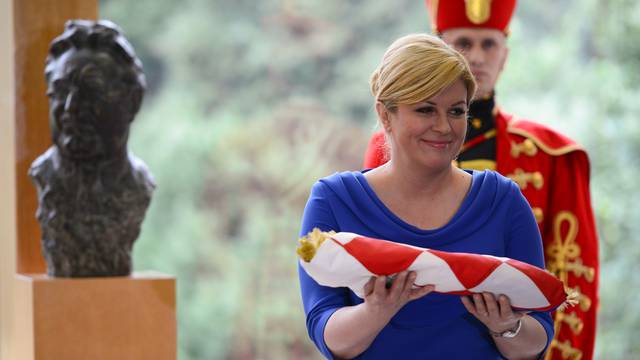 Kolinda je otkrila Tuđmanovu bistu: 'Zaslužio je biti ovdje'