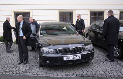 Sanader se nije htio voziti u crnom BMW-u, tražio je sivi?