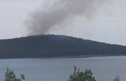 Požar zahvatio moguće minsko područje, vatrogasci se povukli