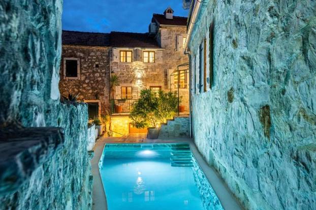 FOTO Dvor Pitve Villas: Mir i autentičnost otoka Hvara u malom dalmatinskom selu