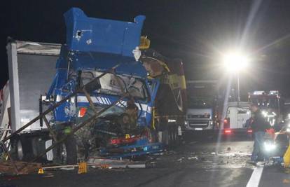 Teška nesreća na A1: Jedan poginuli u sudaru tri kamiona 