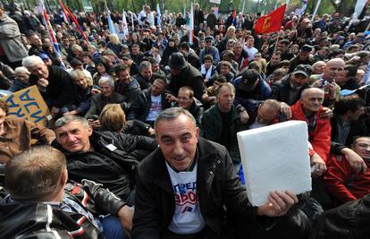 Srbija: Izvanredne izbore za parlament tražile tisuće ljudi