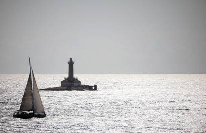 Bablje ljeto u Istri: U Puli turisti još uvijek uživaju u godišnjem