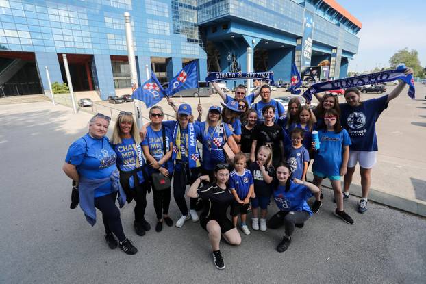 Osnovana je prva ženska udruga navijača Dinama - Bad Blue Girls