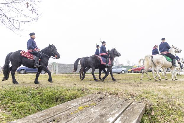 Đakovački bušari – pokladno jahanje u Širokom Polju