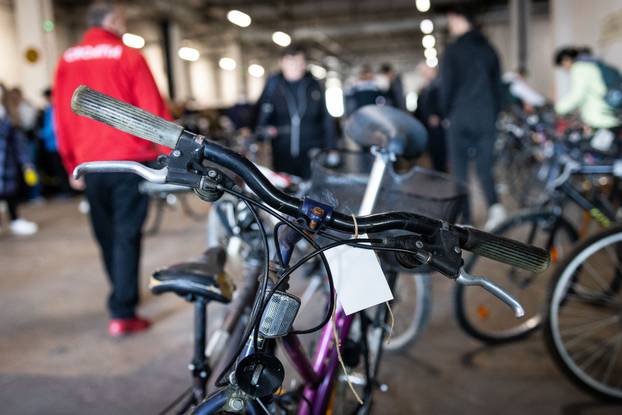 Zagrebačka policija organizirala je  javnu prodaju pronađenih predmeta kojima je istekao rok čuvanja