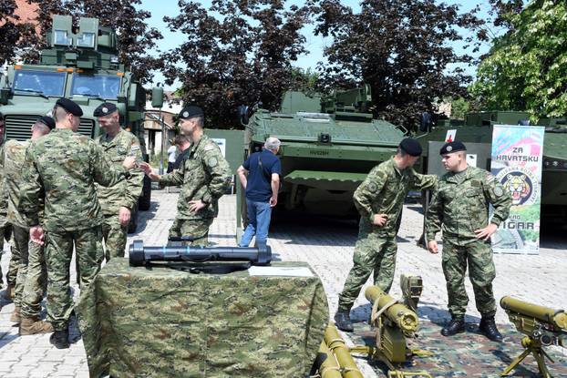 Petrinja: Hrvatska vojska predstavila naoružanje i opremu povodom 30. obljetnice operacije "Oluja"