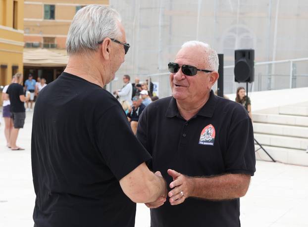 Šibenik:Odrzan je 'Prosvjedni skup protiv financiranja FALIŠ-a i svih ostalih protuhrvatskih dogaðanja'