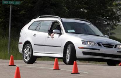 Položio ispit u autoškoli bez obzira na sudar