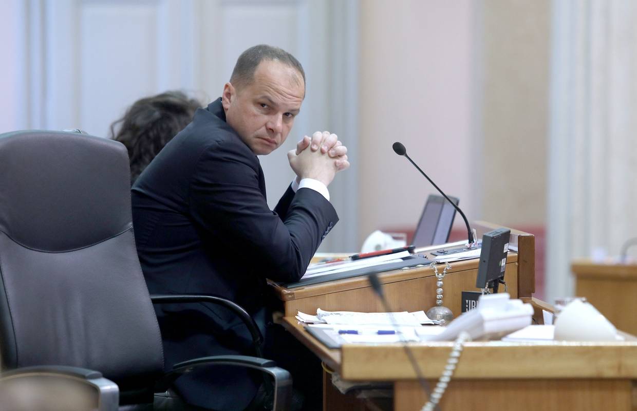 'Zašto jedan europski premijer ide u sukob s Povjerenstvom?'