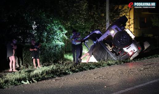 Pijana vozila djecu u džipu pa je završila na krovu u kanalu