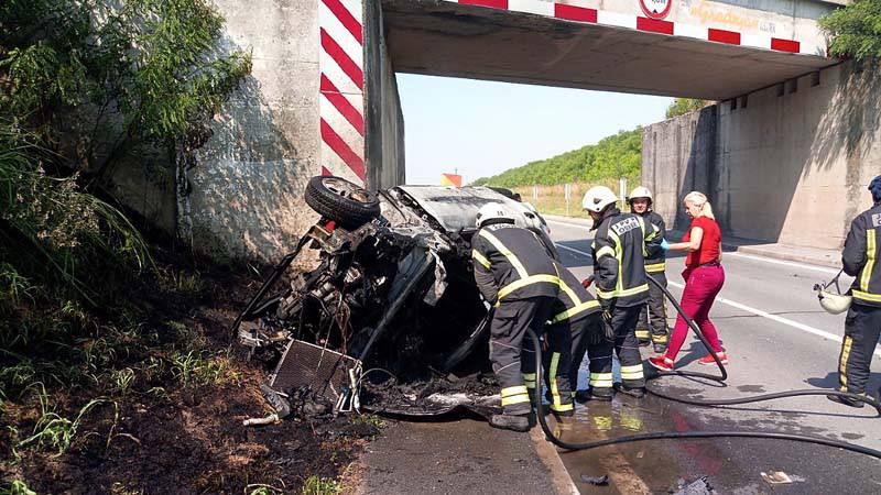 'Bio je sav u plamenu': Zapalio se auto na cesti kraj Osijeka...