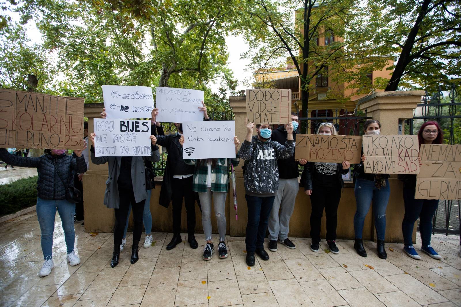 Studenti prosvjedovali u Mostaru zbog previsokih školarina i loše online nastave